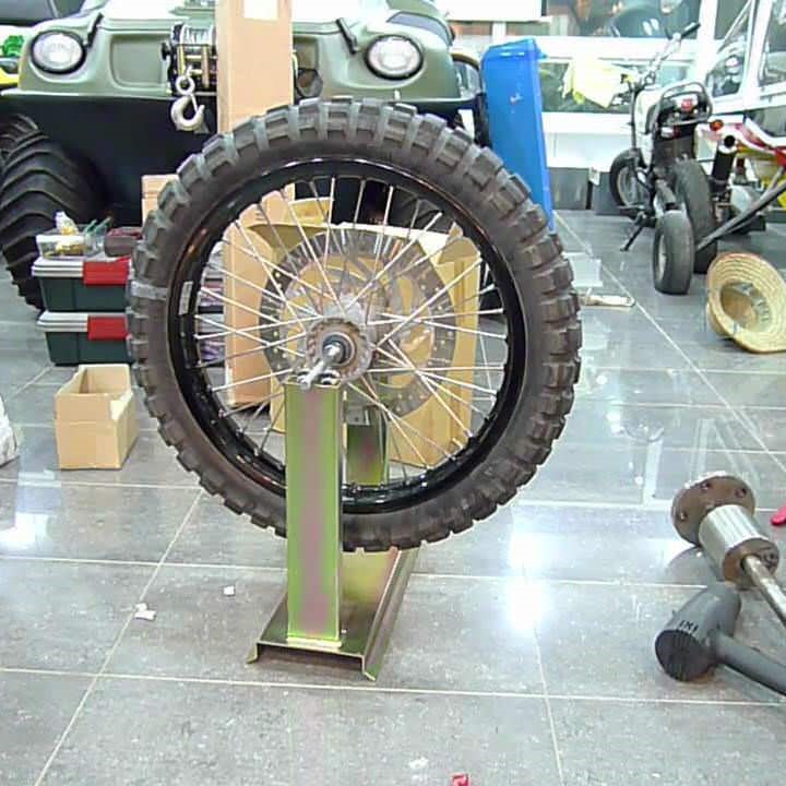 balance a motorcycle tire